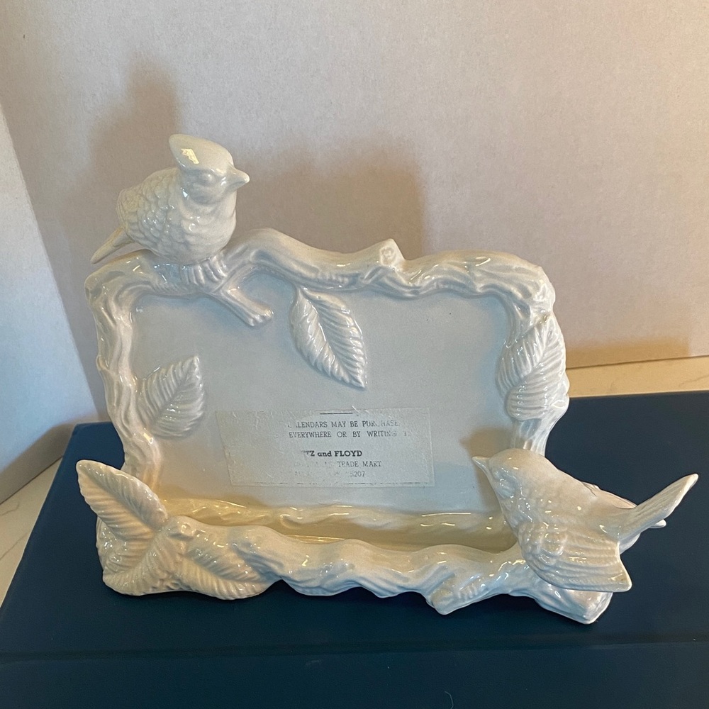 Ceramic Bird Calendar Holder in White Fitz and Floyd Vintage